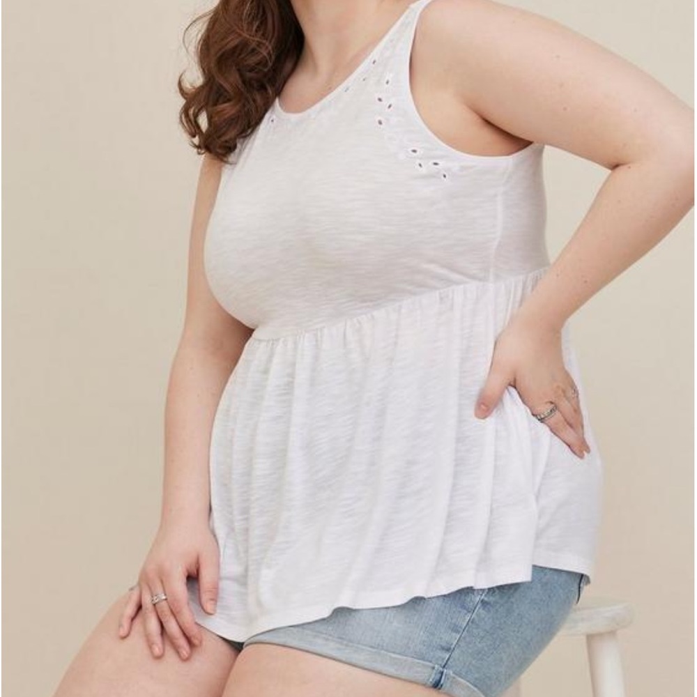 NWT- Torrid Sz: 3 Babydoll Feather Soft Slub Crew Neck Embroidered Tie Back Top